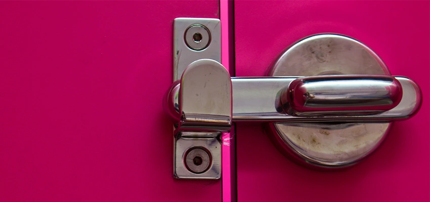 Childproof Gate Lock in Oasis, California