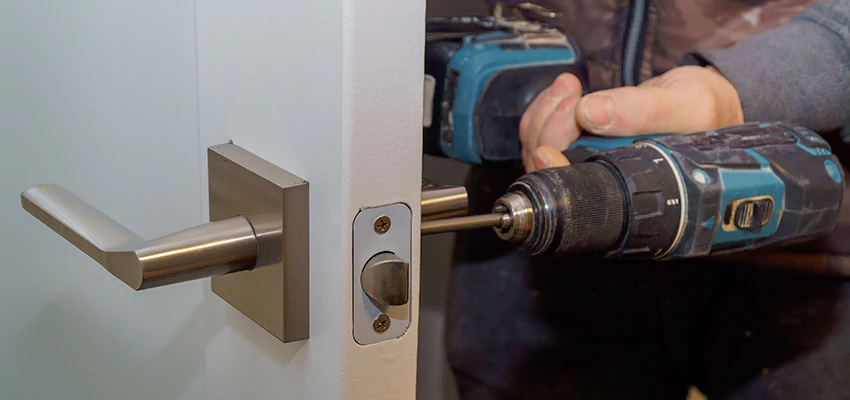 Broken Door Handle Lock Repair in Oasis, California