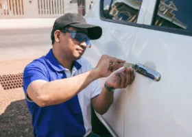 Car Locksmith in Oasis, CA